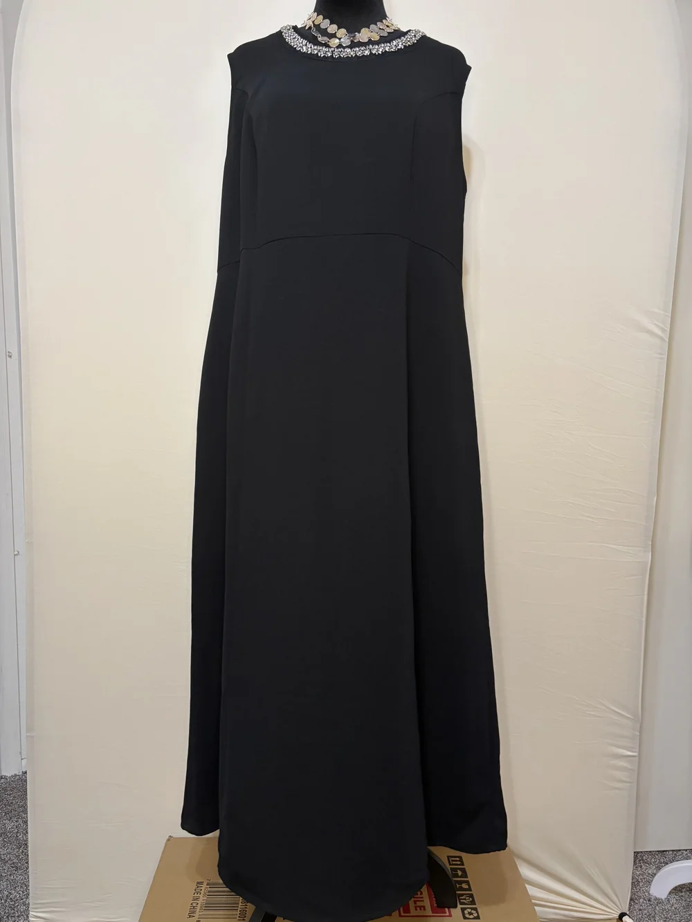 Jessica London Black Sleeveless Formal Gown Embellished Rhinestone Neck Sz 18W